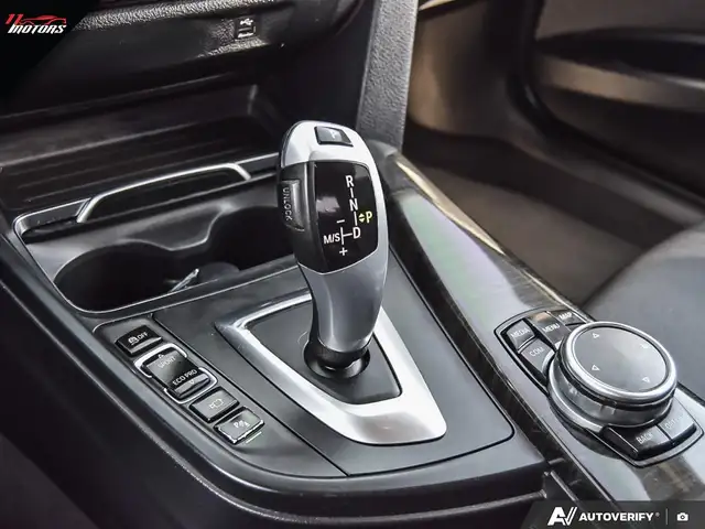 2017 BMW 3-Series 320i xDrive Sedan | NO ACCIDENTS - Photo 19