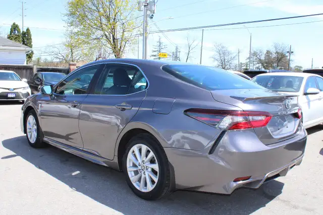 2024 Toyota Camry SE Auto - Photo 3