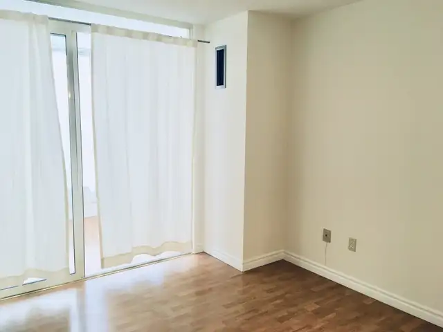 LARGE ALL-INCLUSIVE SUITE AVAILABLE NOW, MISSISSAUGA CITY CENTRE - Photo 18