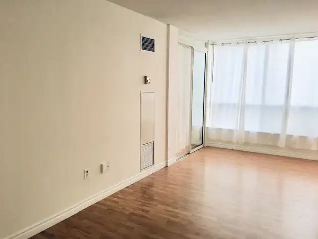 LARGE ALL-INCLUSIVE SUITE AVAILABLE NOW, MISSISSAUGA CITY CENTRE - Photo 21