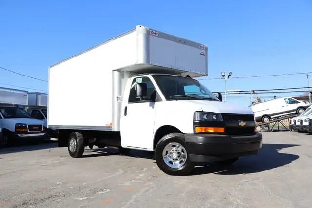Chevrolet Express Cargo 3500 CUBE 14 PIEDS  DECK AVANT / ROUE SI - Photo 2