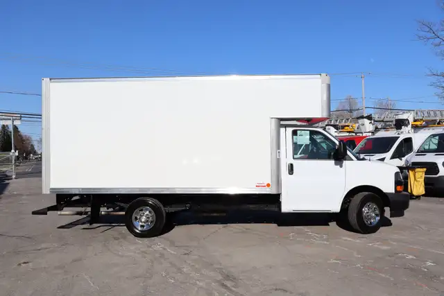 Chevrolet Express Cargo 3500 CUBE 14 PIEDS  DECK AVANT / ROUE SI - Photo 4