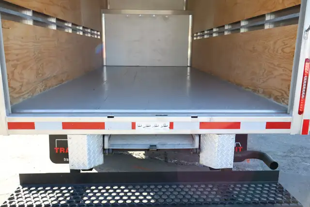 Chevrolet Express Cargo 3500 CUBE 14 PIEDS  DECK AVANT / ROUE SI - Photo 9