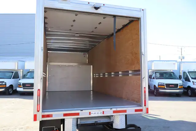 Chevrolet Express Cargo 3500 CUBE 14 PIEDS  DECK AVANT / ROUE SI - Photo 11