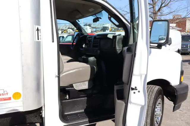 Chevrolet Express Cargo 3500 CUBE 14 PIEDS  DECK AVANT / ROUE SI - Photo 19