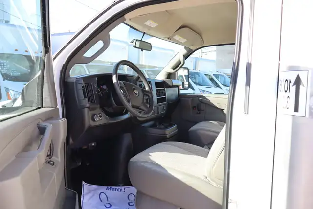 Chevrolet Express Cargo 3500 CUBE 14 PIEDS  DECK AVANT / ROUE SI - Photo 22