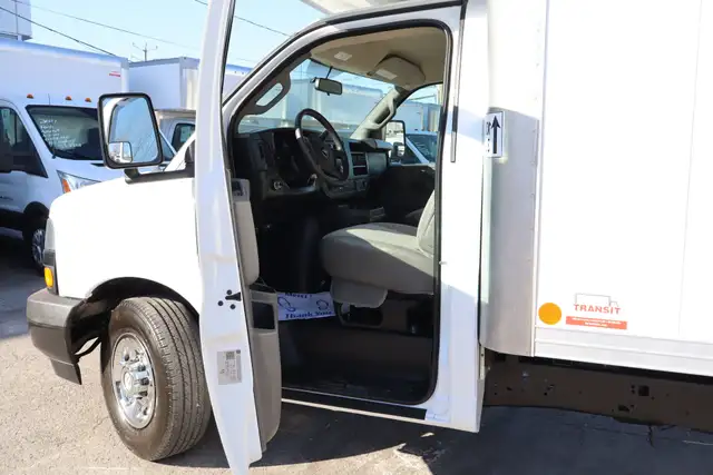 Chevrolet Express Cargo 3500 CUBE 14 PIEDS  DECK AVANT / ROUE SI - Photo 23