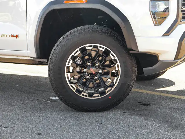 2026 GMC Canyon AT4 - Photo 11