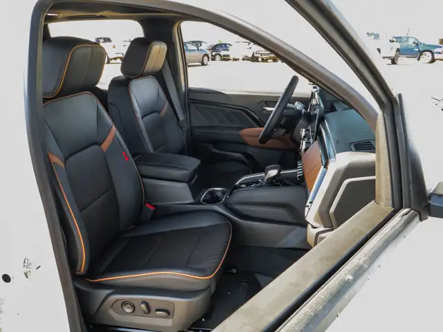 2026 GMC Canyon AT4 - Photo 15