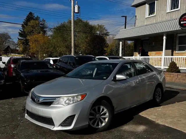 2014 Toyota Camry 4dr Sdn I4 Auto LE - Photo 3