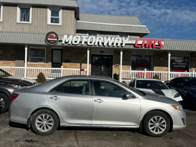 2014 Toyota Camry 4dr Sdn I4 Auto LE - Photo 4