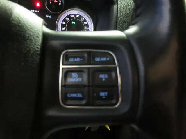 RAM 1500 CLASSIC 2021 EXPRESS NIGHT EDITION V-8 5.7 HEMI 4X4 CUI - Photo 10