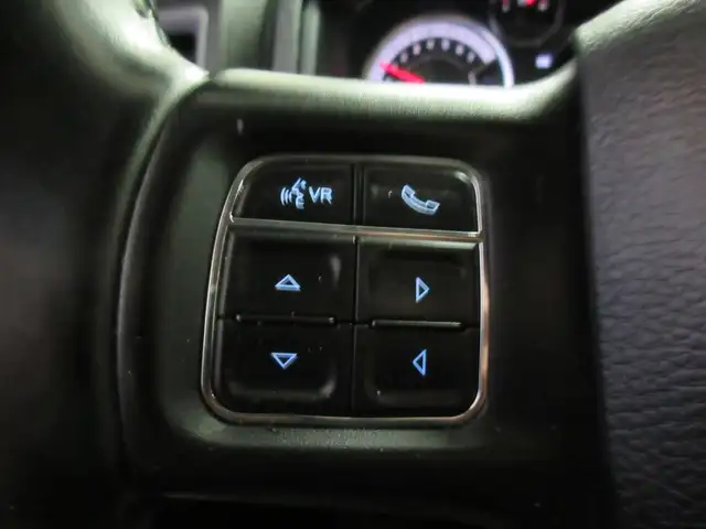 RAM 1500 CLASSIC 2021 EXPRESS NIGHT EDITION V-8 5.7 HEMI 4X4 CUI - Photo 11