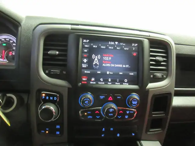 RAM 1500 CLASSIC 2021 EXPRESS NIGHT EDITION V-8 5.7 HEMI 4X4 CUI - Photo 19