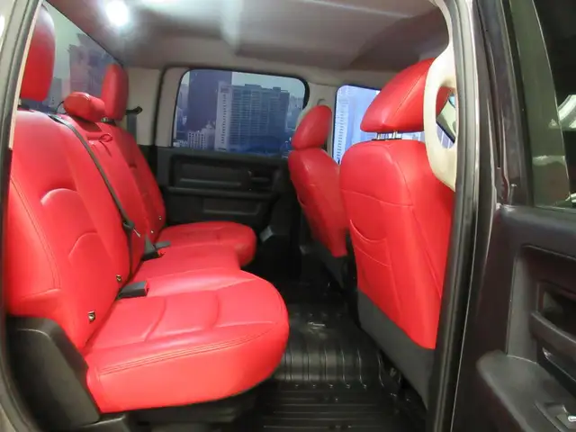 RAM 1500 CLASSIC 2021 EXPRESS NIGHT EDITION V-8 5.7 HEMI 4X4 CUI - Photo 22
