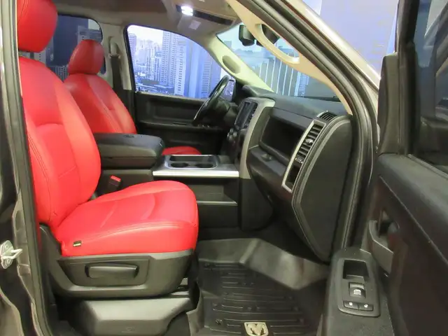 RAM 1500 CLASSIC 2021 EXPRESS NIGHT EDITION V-8 5.7 HEMI 4X4 CUI - Photo 24