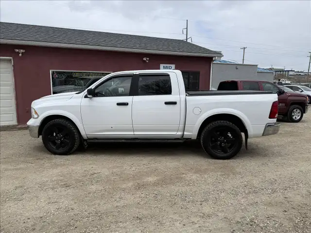 2016 RAM 1500 SLT Crew Cab SWB 4WD