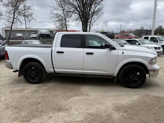 2016 RAM 1500 SLT Crew Cab SWB 4WD - Photo 3