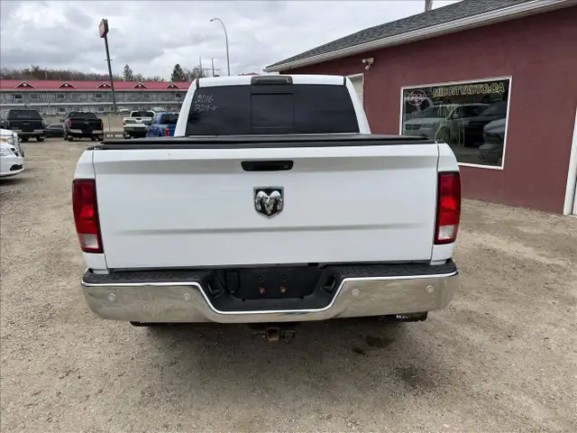 2016 RAM 1500 SLT Crew Cab SWB 4WD - Photo 4