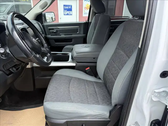 2016 RAM 1500 SLT Crew Cab SWB 4WD - Photo 8