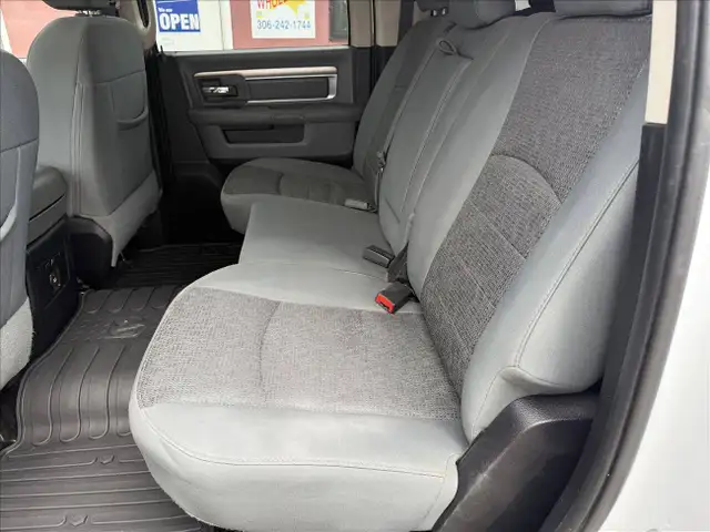 2016 RAM 1500 SLT Crew Cab SWB 4WD - Photo 9