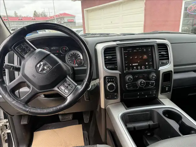 2016 RAM 1500 SLT Crew Cab SWB 4WD - Photo 11