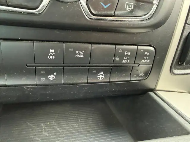 2016 RAM 1500 SLT Crew Cab SWB 4WD - Photo 16