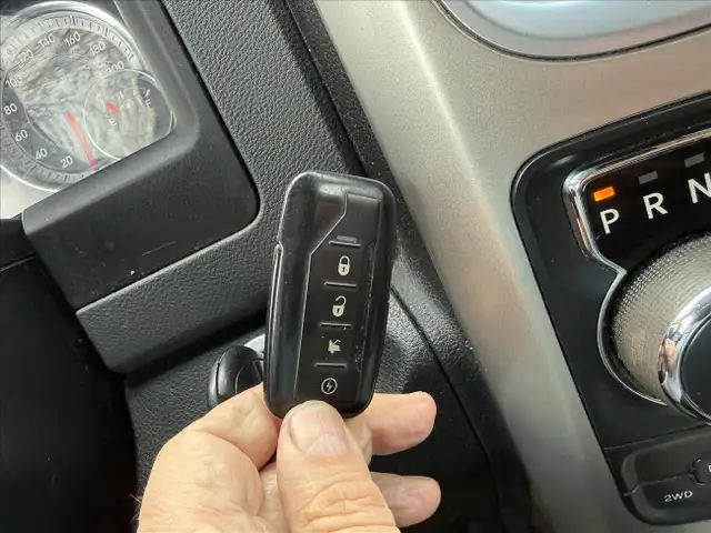 2016 RAM 1500 SLT Crew Cab SWB 4WD - Photo 18