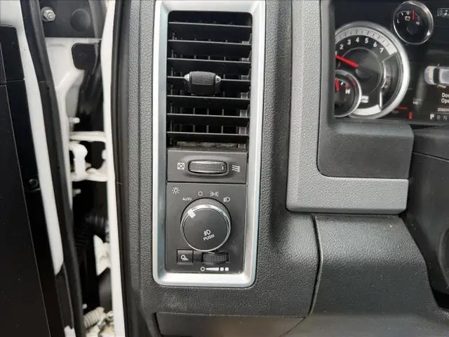 2016 RAM 1500 SLT Crew Cab SWB 4WD - Photo 21