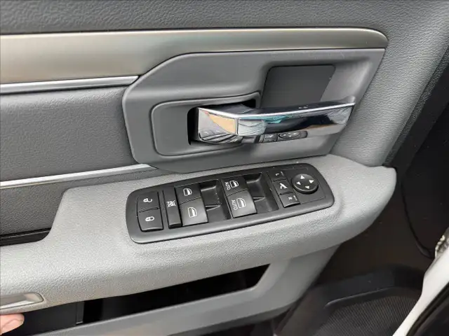 2016 RAM 1500 SLT Crew Cab SWB 4WD - Photo 22