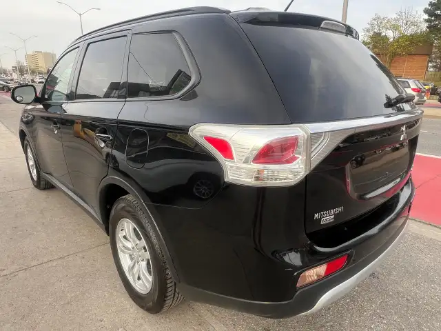 2015 Mitsubishi Outlander 7 SEATS- 4WD- HEATED SEATS - Photo 5