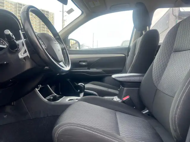 2015 Mitsubishi Outlander 7 SEATS- 4WD- HEATED SEATS - Photo 10