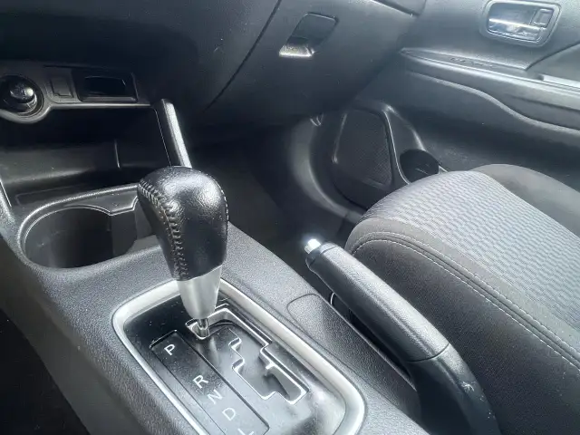 2015 Mitsubishi Outlander 7 SEATS- 4WD- HEATED SEATS - Photo 26