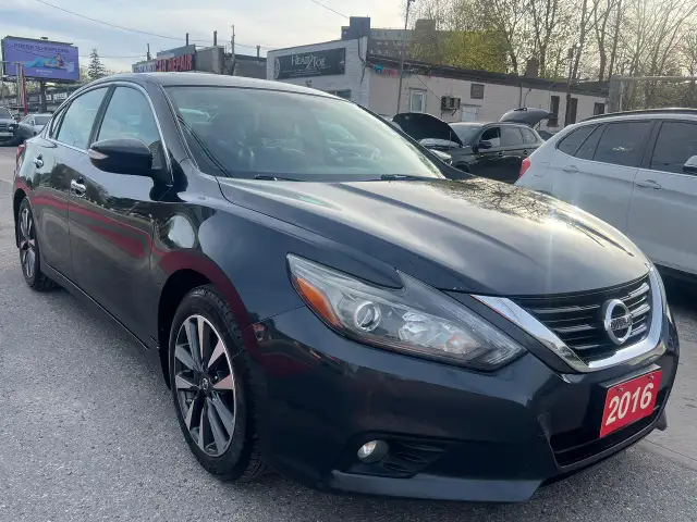 2016 Nissan Altima LEATHER-BACK CAM- NAV-SUNROOF & MORE!