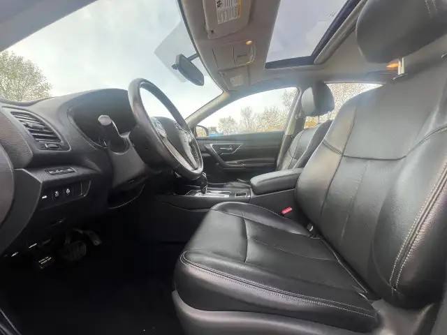 2016 Nissan Altima LEATHER-BACK CAM- NAV-SUNROOF & MORE! - Photo 9