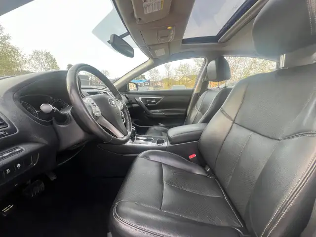 2016 Nissan Altima LEATHER-BACK CAM- NAV-SUNROOF & MORE! - Photo 10