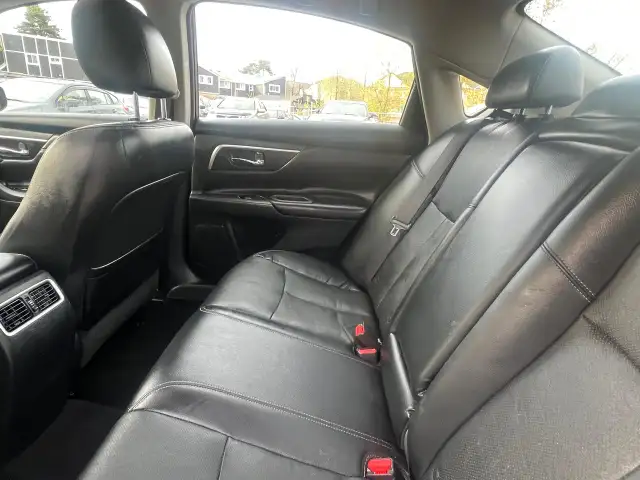 2016 Nissan Altima LEATHER-BACK CAM- NAV-SUNROOF & MORE! - Photo 11