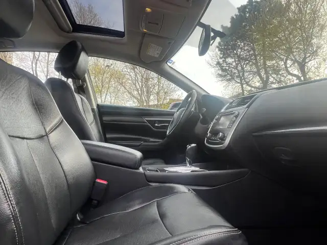 2016 Nissan Altima LEATHER-BACK CAM- NAV-SUNROOF & MORE! - Photo 14