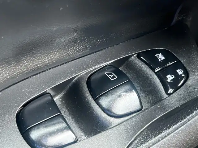 2016 Nissan Altima LEATHER-BACK CAM- NAV-SUNROOF & MORE! - Photo 18