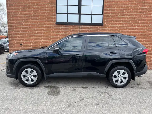 2021 Toyota RAV4 LE FWD - Photo 3