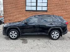 2021 Toyota RAV4 LE FWD - Photo 3