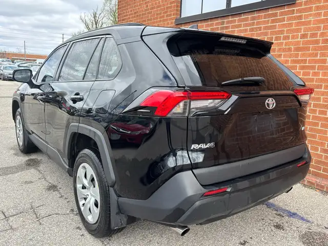 2021 Toyota RAV4 LE FWD - Photo 4