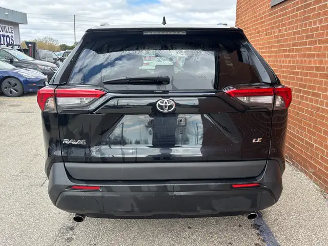 2021 Toyota RAV4 LE FWD - Photo 5