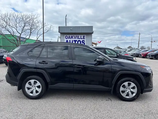 2021 Toyota RAV4 LE FWD - Photo 7