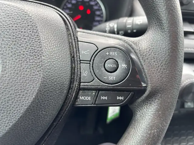 2021 Toyota RAV4 LE FWD - Photo 13