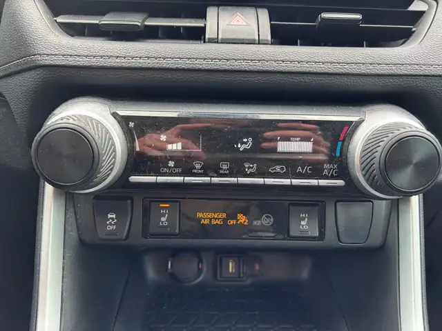 2021 Toyota RAV4 LE FWD - Photo 18