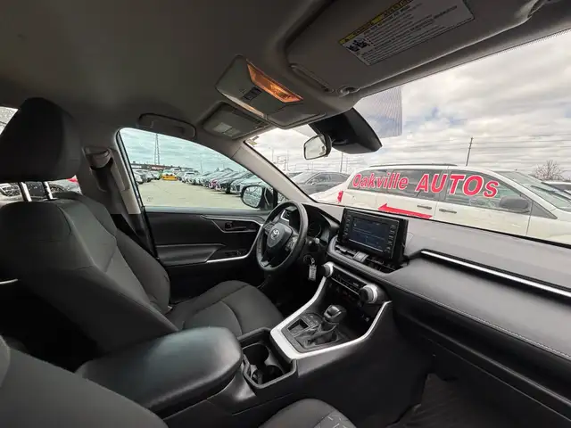 2021 Toyota RAV4 LE FWD - Photo 20