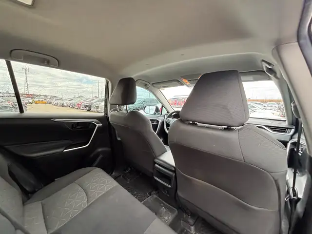 2021 Toyota RAV4 LE FWD - Photo 21