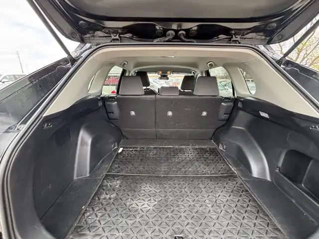 2021 Toyota RAV4 LE FWD - Photo 23