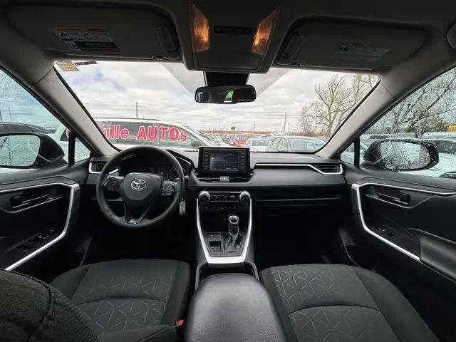 2021 Toyota RAV4 LE FWD - Photo 25